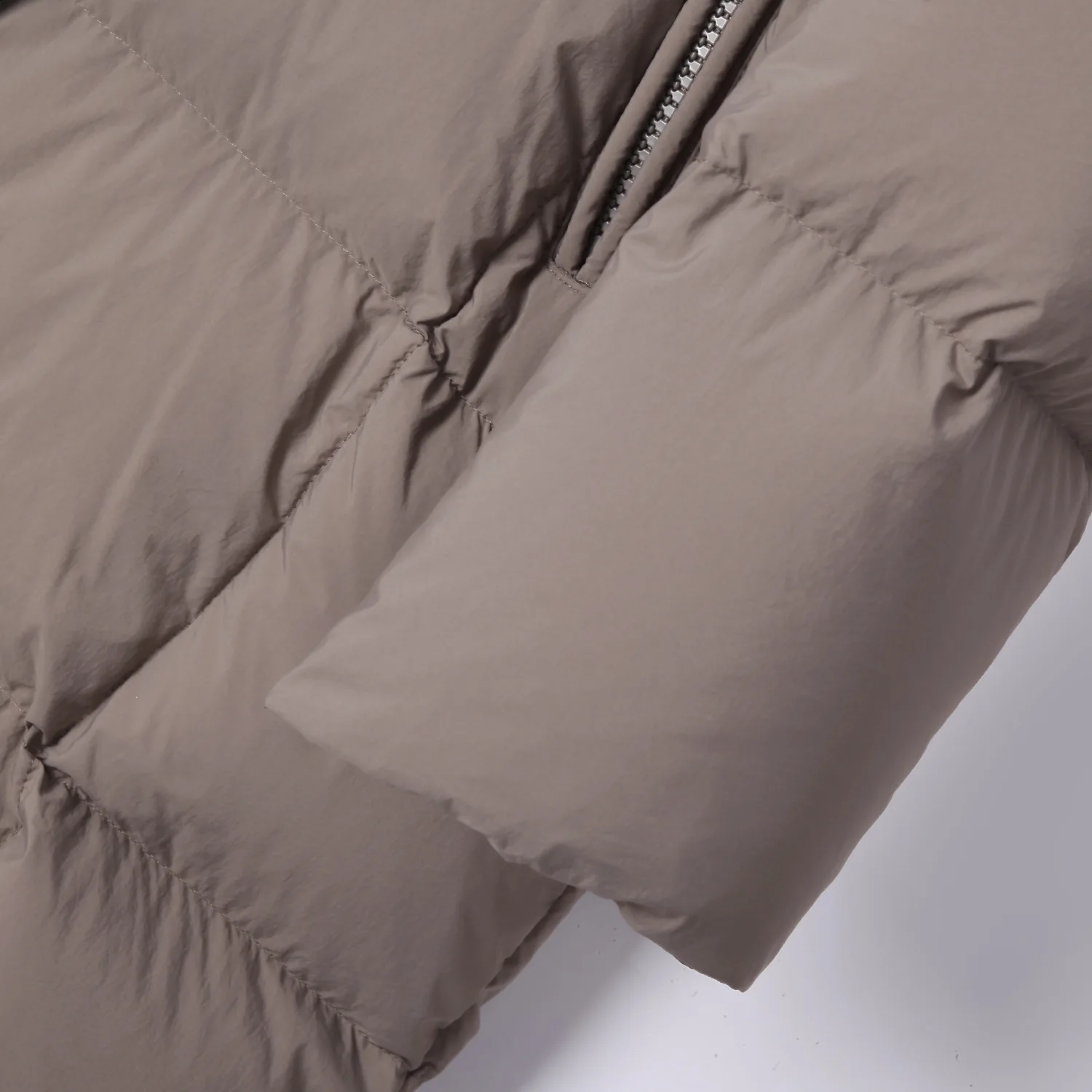 Рисунок 6 - Теплый пуховик с капюшоном