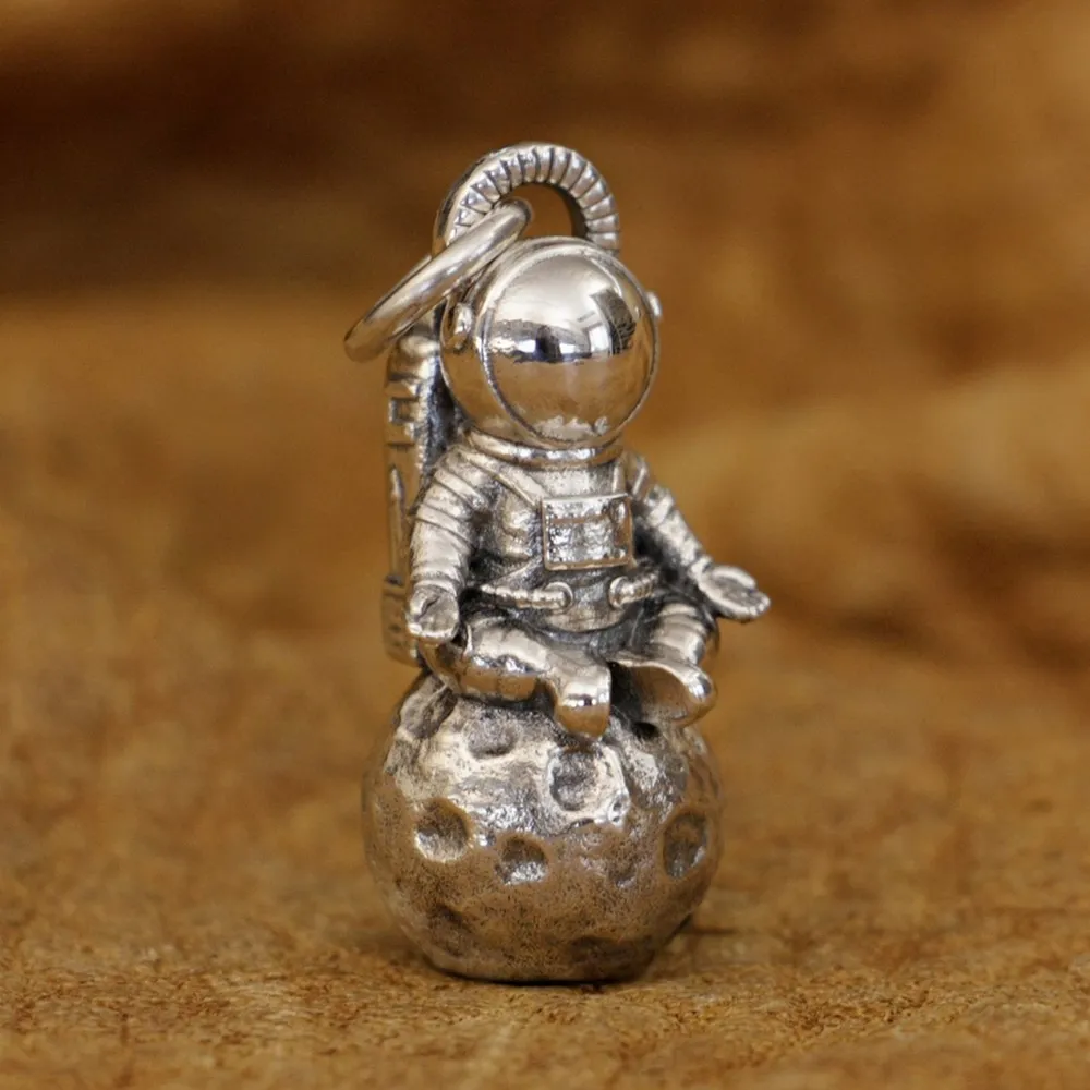 

LINSION 925 Sterling Silver Astronaut Pendant Charms Earth Protector TA331