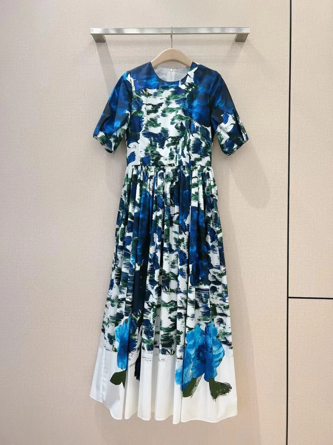

2024 Summer Bubble Sleeve Dress French and artistic style, dignified and generous cotton bubble short sleeves