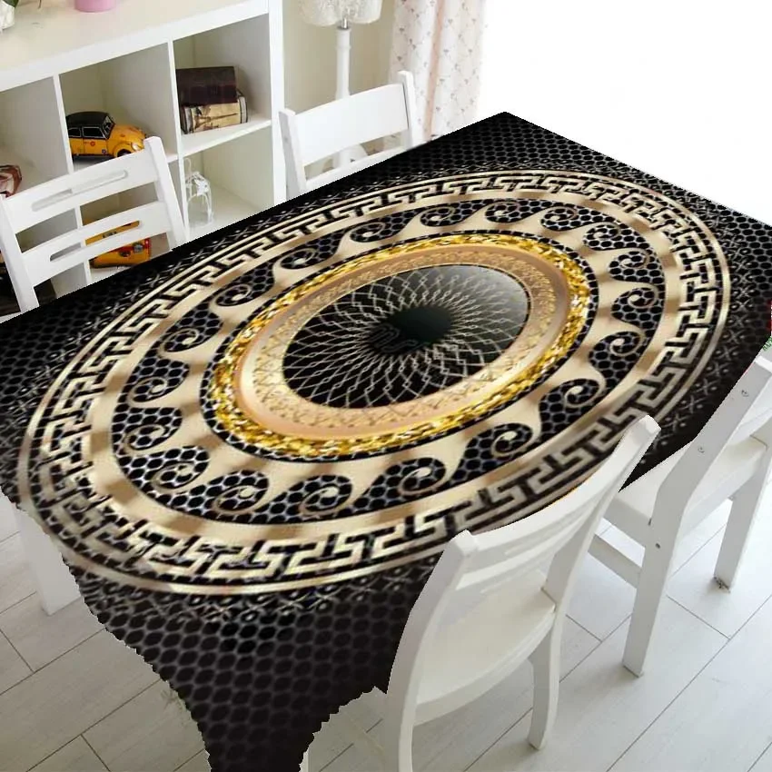 Nappe grecque noire et dorée à médaillon circulaire