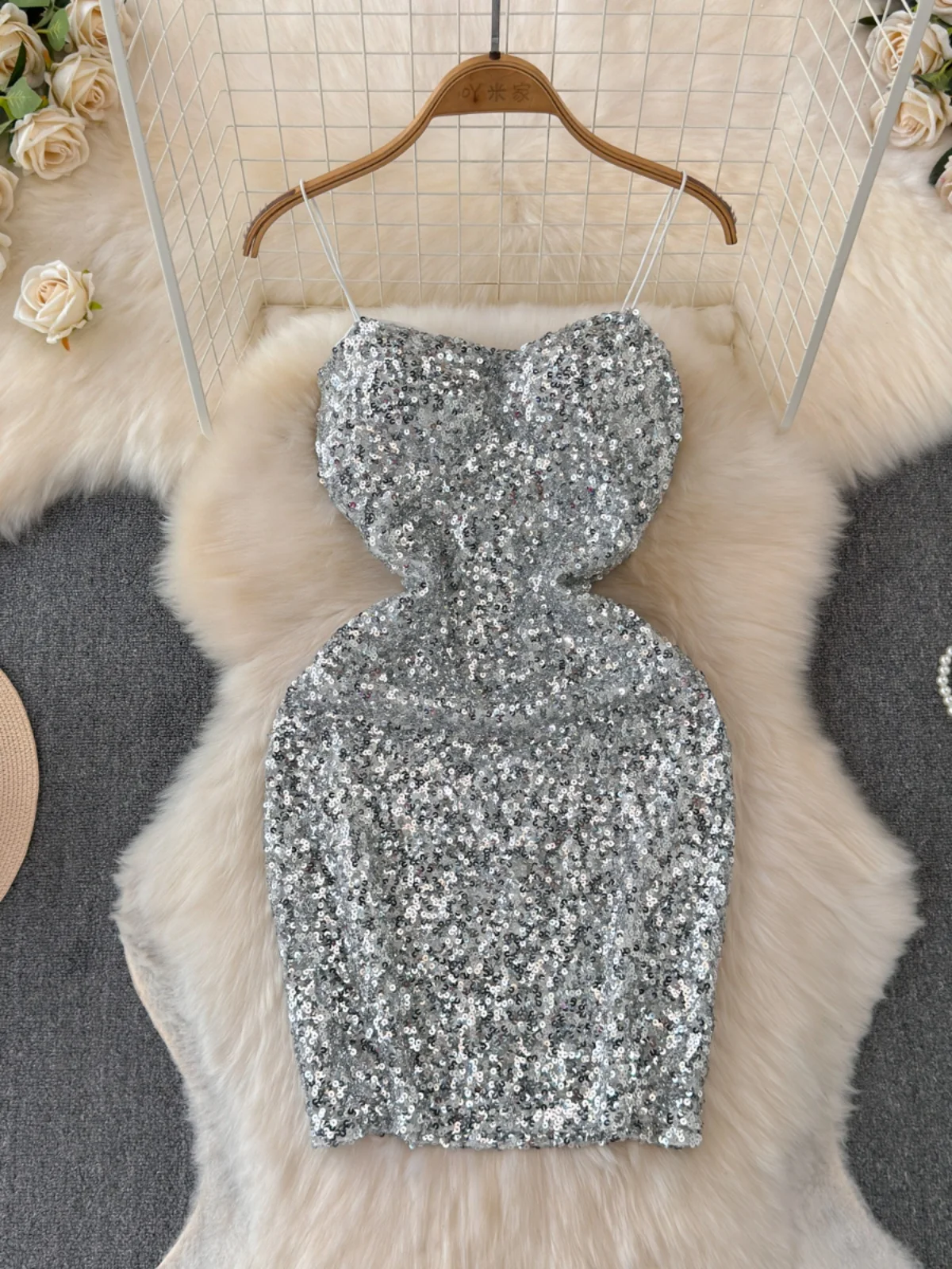 

Сексуальное блестящее платье Foamlina на бретелях-спагетти, женское элегантное облегающее мини-платье без рукавов с V-образным вырезом для ночного клуба