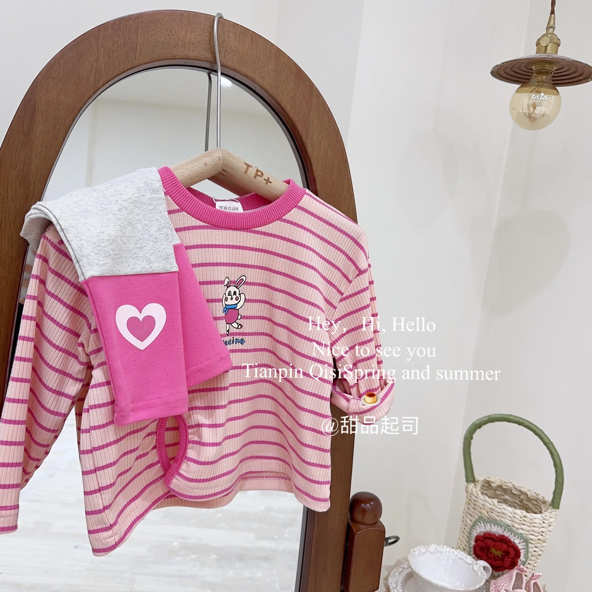 

Korean Spring Popular Children's Clothing Versatile Girl Baby Pink Cotton Striped T-Shirt Love Leggings Set