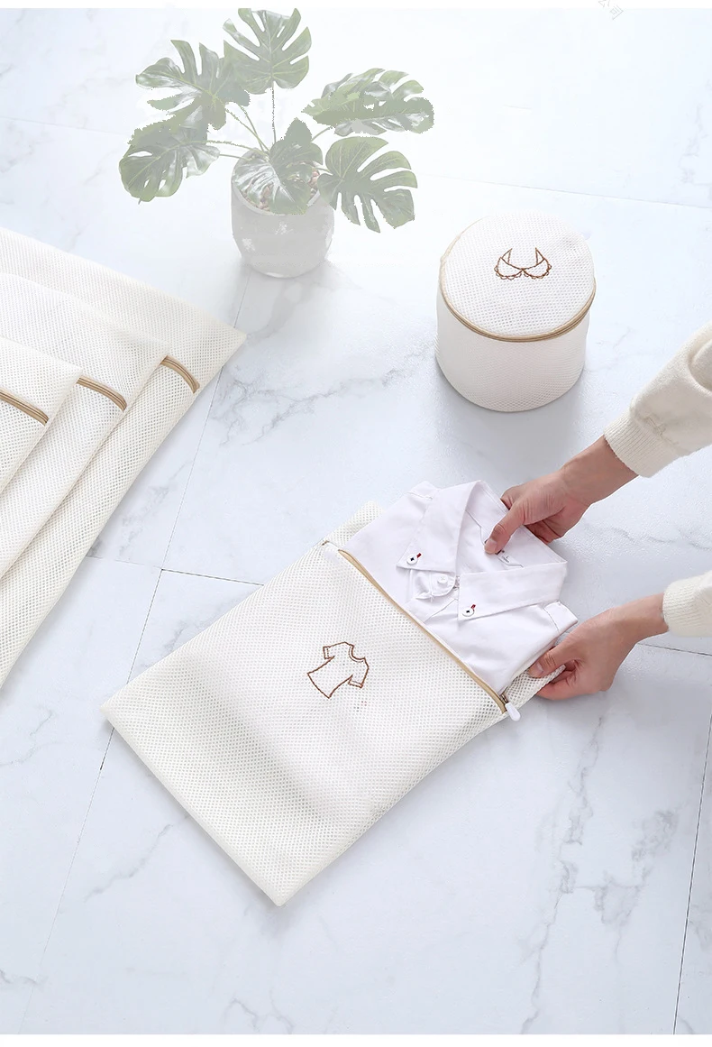 At Auction: Mulberry, a vintage Scotchgrain garment bag