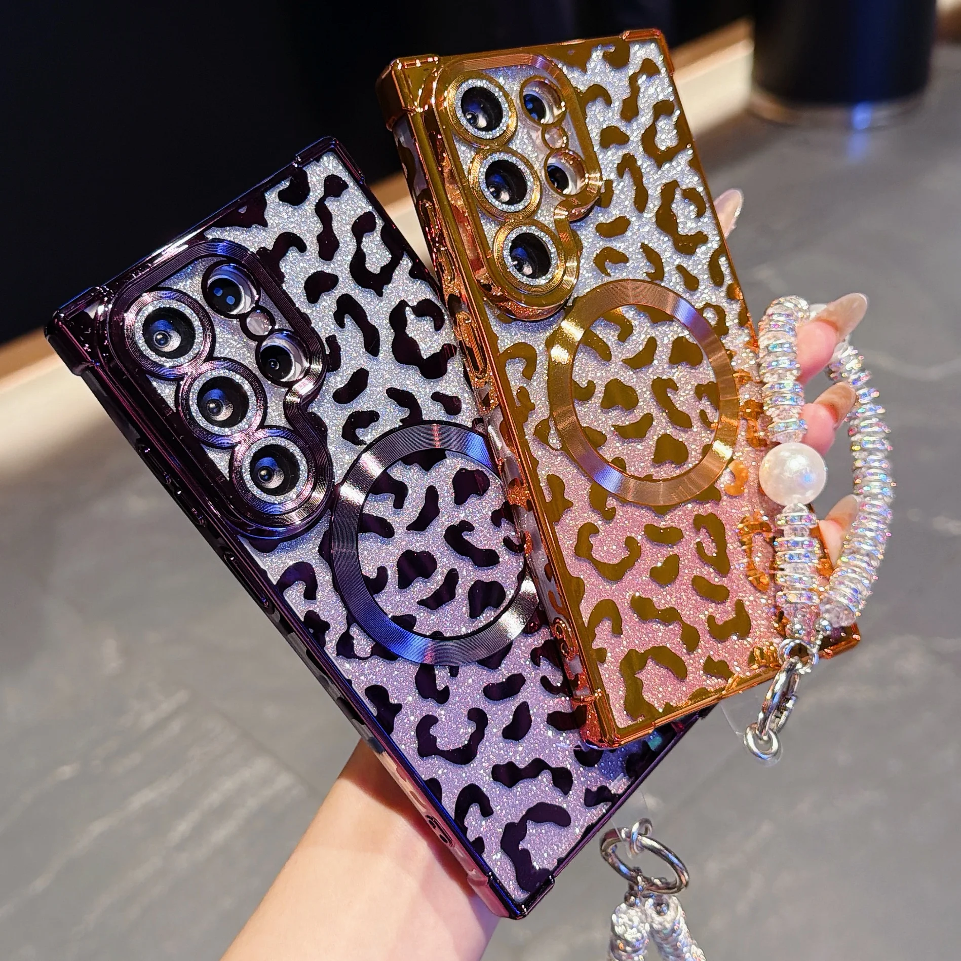 Coque Galaxy S26 Motif Léopard Avec Lanière Main Diamant Souple_voghion.com