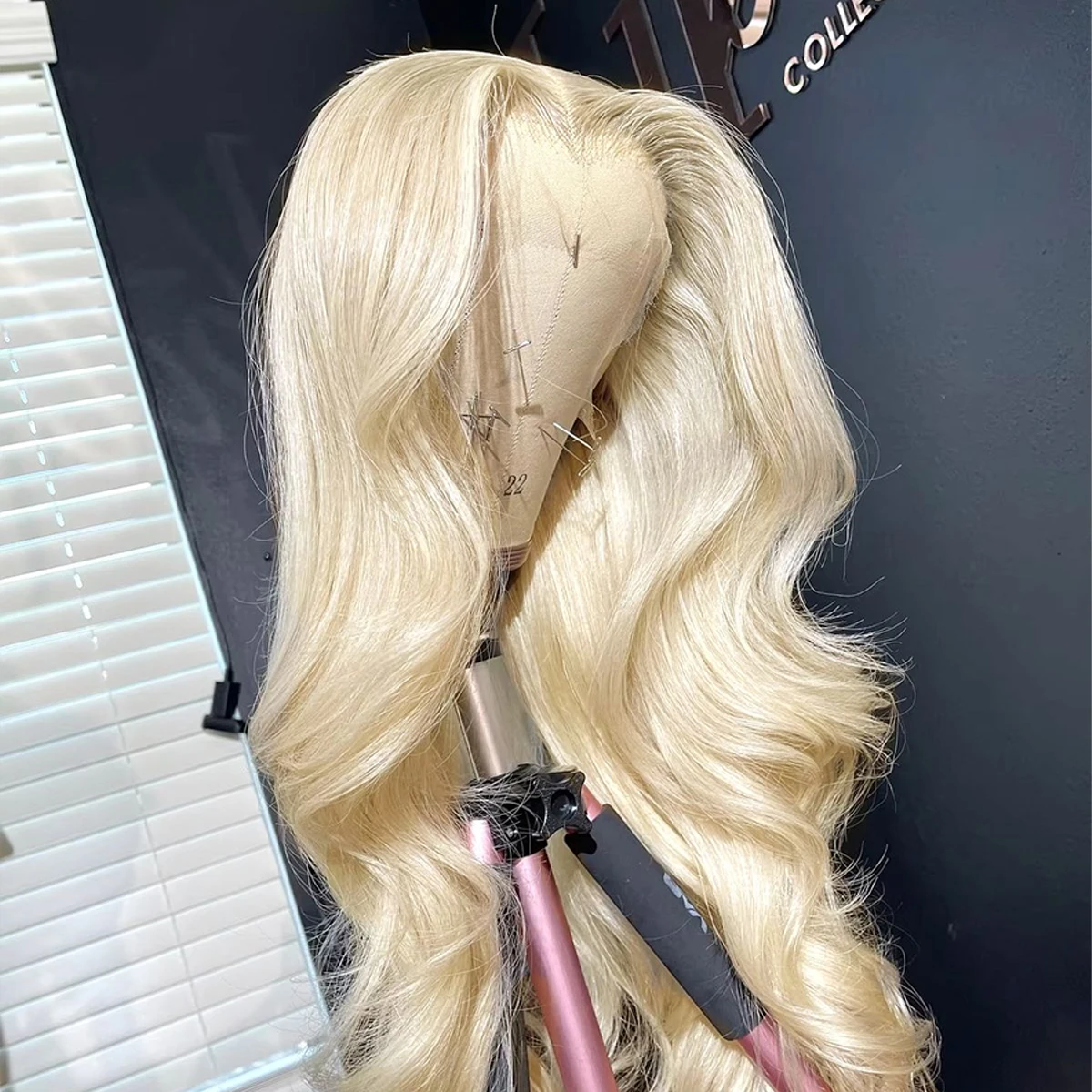 220% Density Human Hair Wigs Blonde 613 Lace Front Wigs 13x4 Body Wave Human Hair Lace Frontal Wig Brazilian Hair Wigs for Women 1