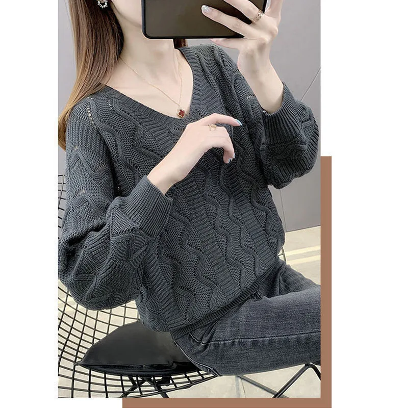 

2023 New Fashion Simple Solid V-Neck Hollow Out Knitwear Temperament Commuter Loose Batshirt Casual Women's Sweater