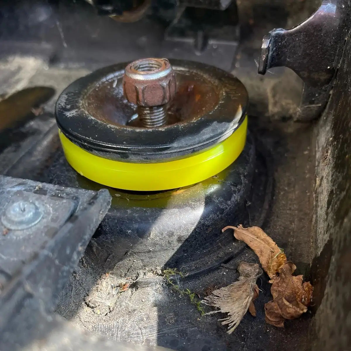 Strut Tower Mount Silencer Pad Rubber Bushing Dampers Universal Front Strut Tower Mount Suspension Shock Absorbing Bearing Washer Over Bumps