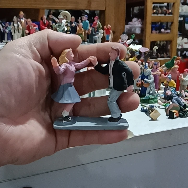 

small resin figure mental psychological sand table game box court therapy dancing woman and man