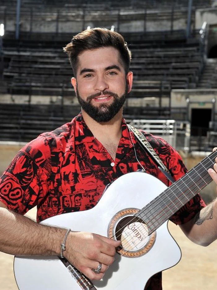 Découvrez la vie de Kendji Girac dans sa maison en Essonne Découvrez la vie de Kendji Girac dans sa maison en Essonne