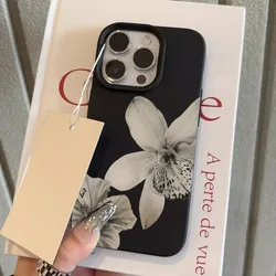 Elegant Black and White Floral Lichee Pattern Soft TPU Phone Case - iPhone 16 (Black AA)