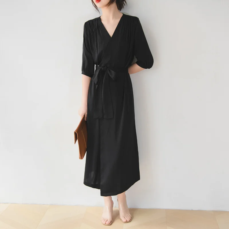 

Hepburn style black V-neck straight tube dress for women's summer with a sense of piece wrap up lace up mid