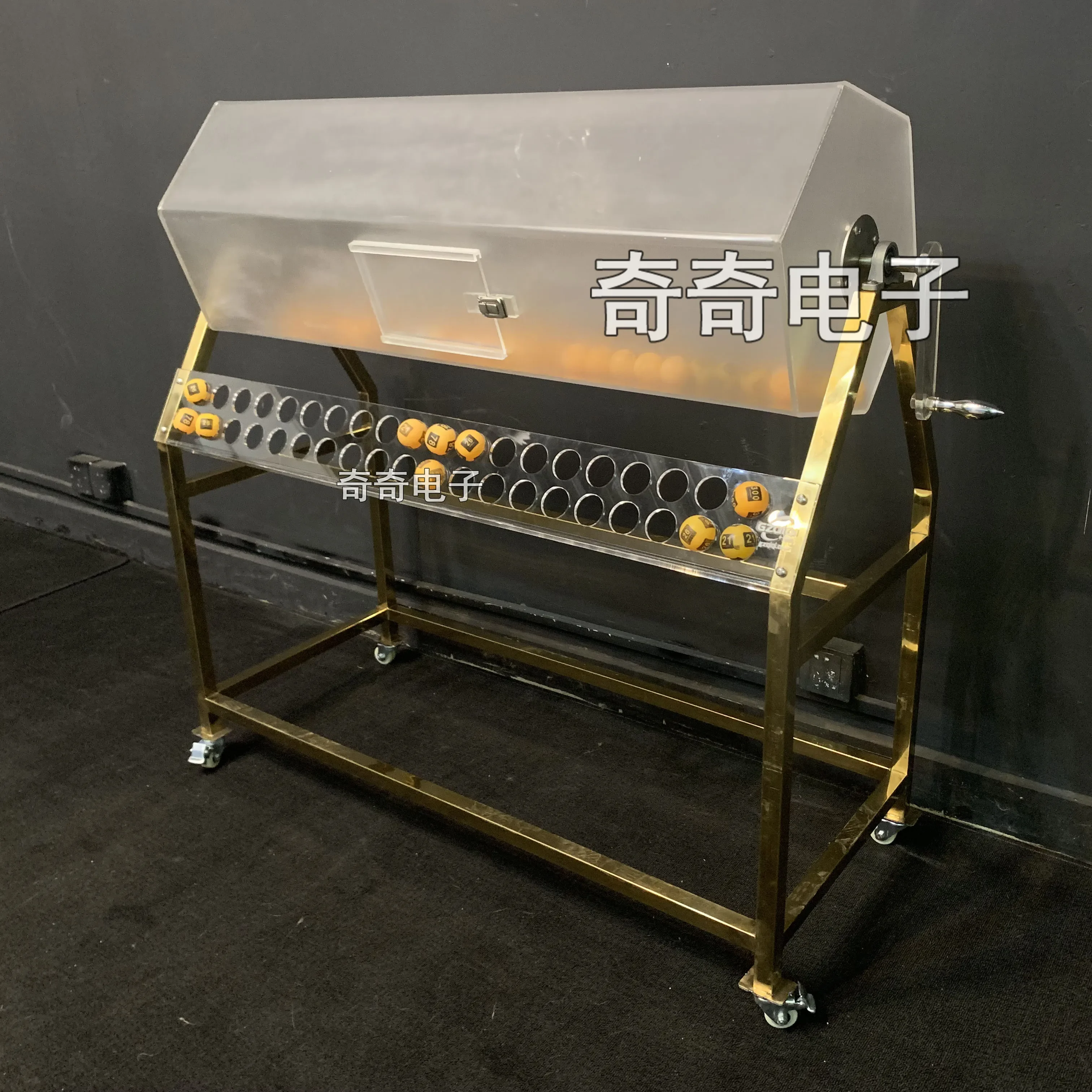Guangzhou Qiqi Electronics direct polygonal manual lottery box, hand crank prize display rack, lottery box 500 balls