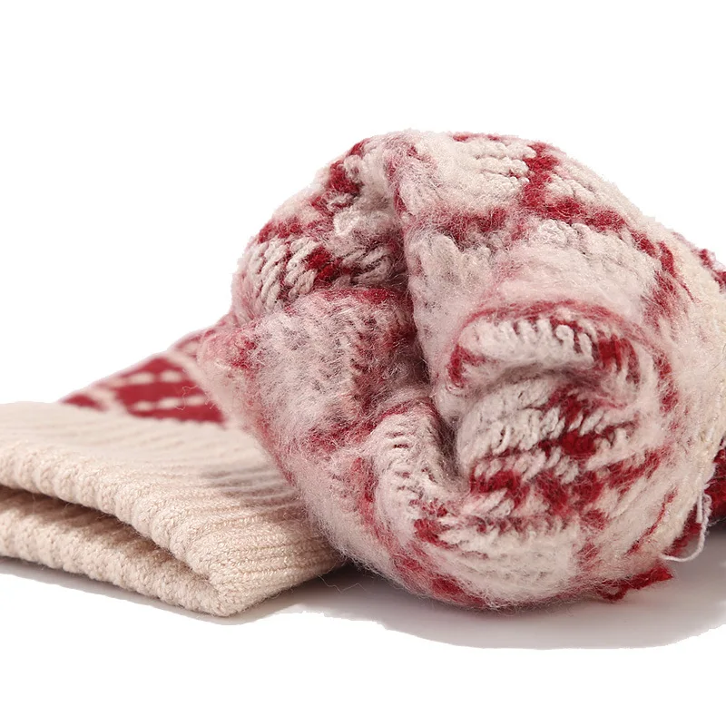 Рисунок 6 - женские вязаные шерстяные шапки