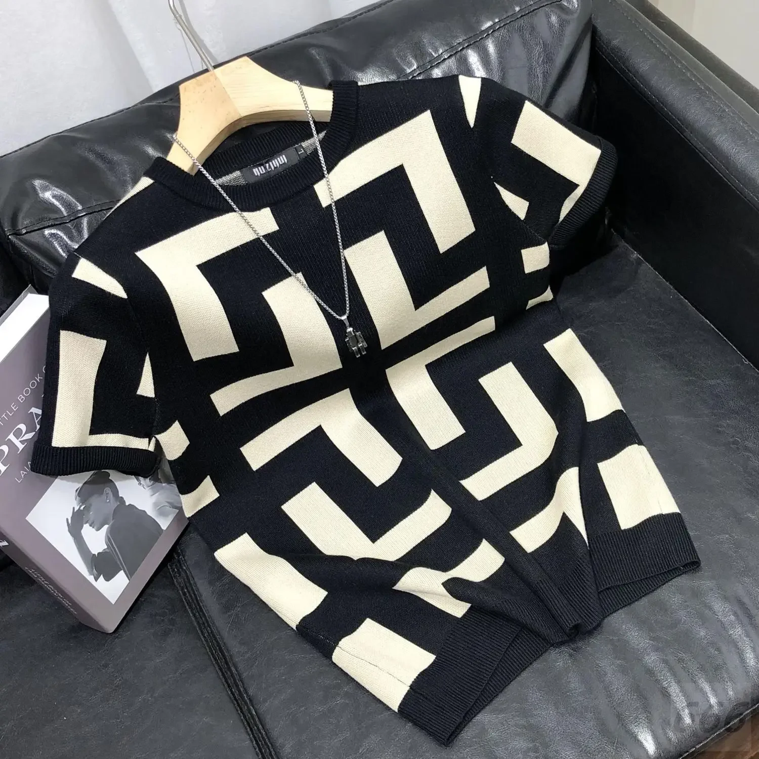 

Spring and Summer Ice Silk New Short-sleeved Sweater Men's Knitted Half-sleeved Geometric Jacquard Sweater Round Neck
