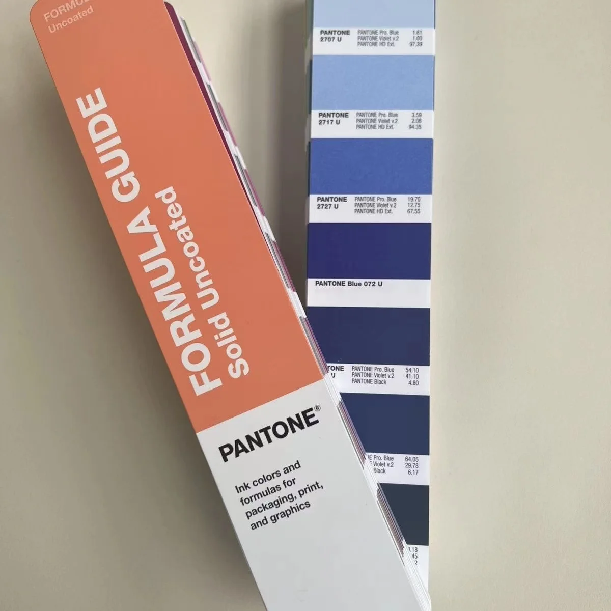 Pantone Pms Pantone International Standard Color Card Printing Gp1601B Paint Paint Color Chip Di 2390 Colori