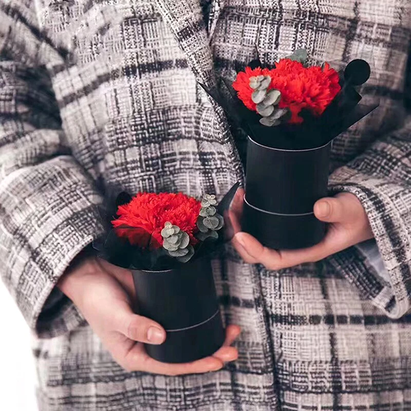 Gift Boxes 12*12cm Round Flower Paper Boxes Lid Hug Bucket Florist Gift Packaging Box Portable Gift Candy Bar Boxes Party Wedding Supply