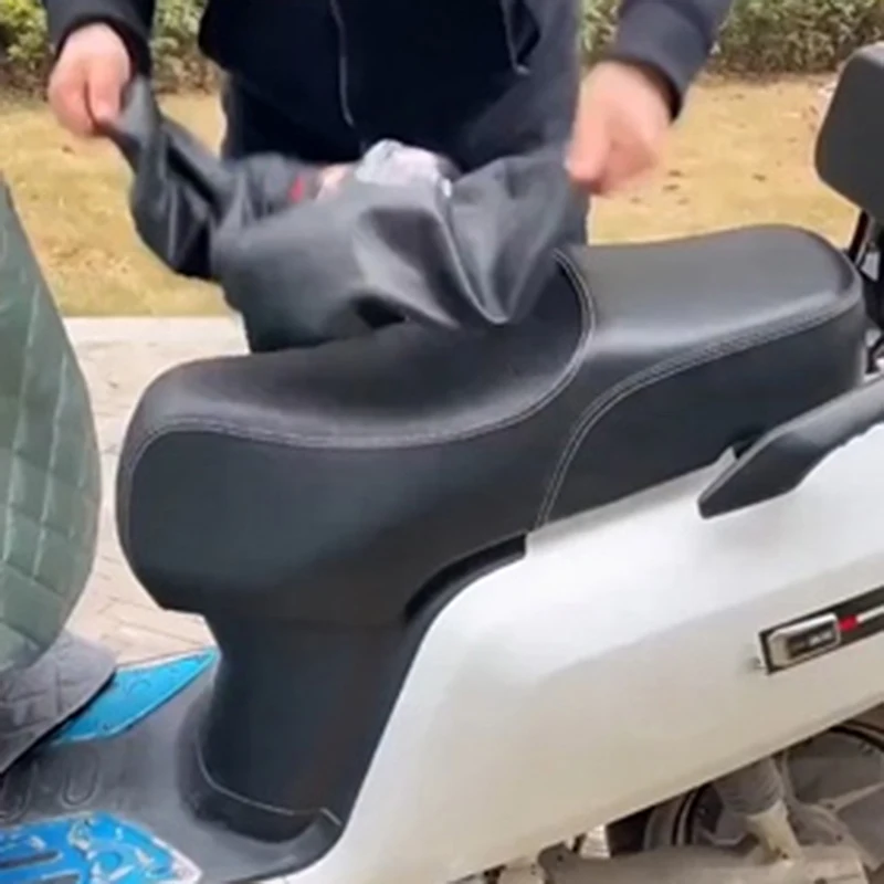 Universal Motorrad Sitzbezug Wasserdicht - 80x60cm PU Leder Für Alle Modelle