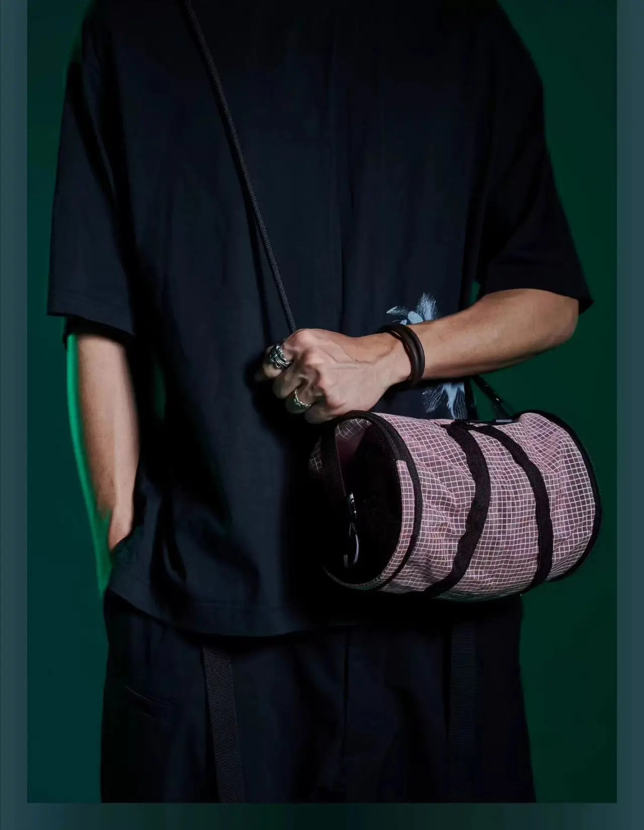 Overclock roam 25ss Z-07 round barrel folding bag dnm material techwear accessories edc carrier 7 Overclock roam 25ss Z-07 round barrel folding bag dnm material techwear accessories edc carrier