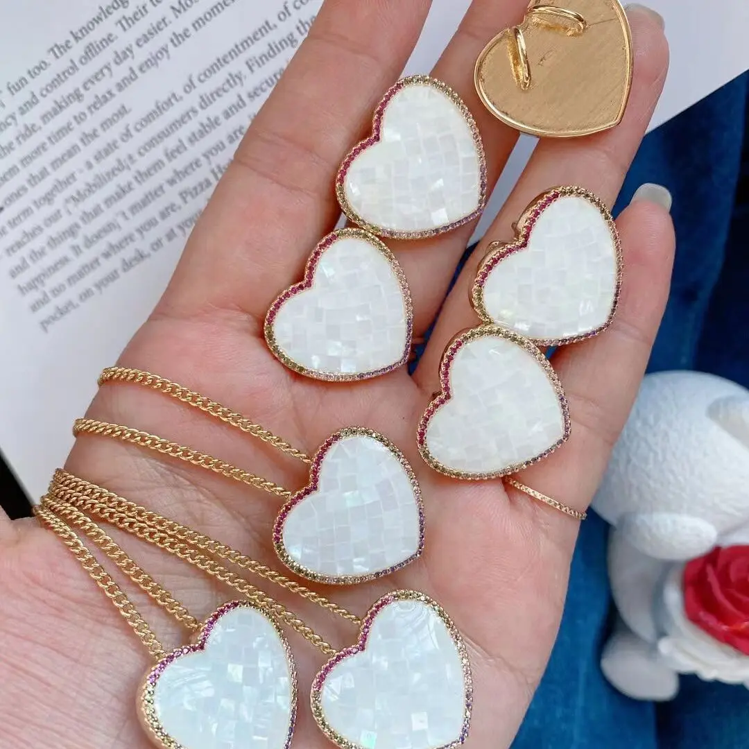 

3Pcs Fashion Jewelry Gold Plated Brass Heart White Abalone Shell Classic Pendant Necklace For Women Gift