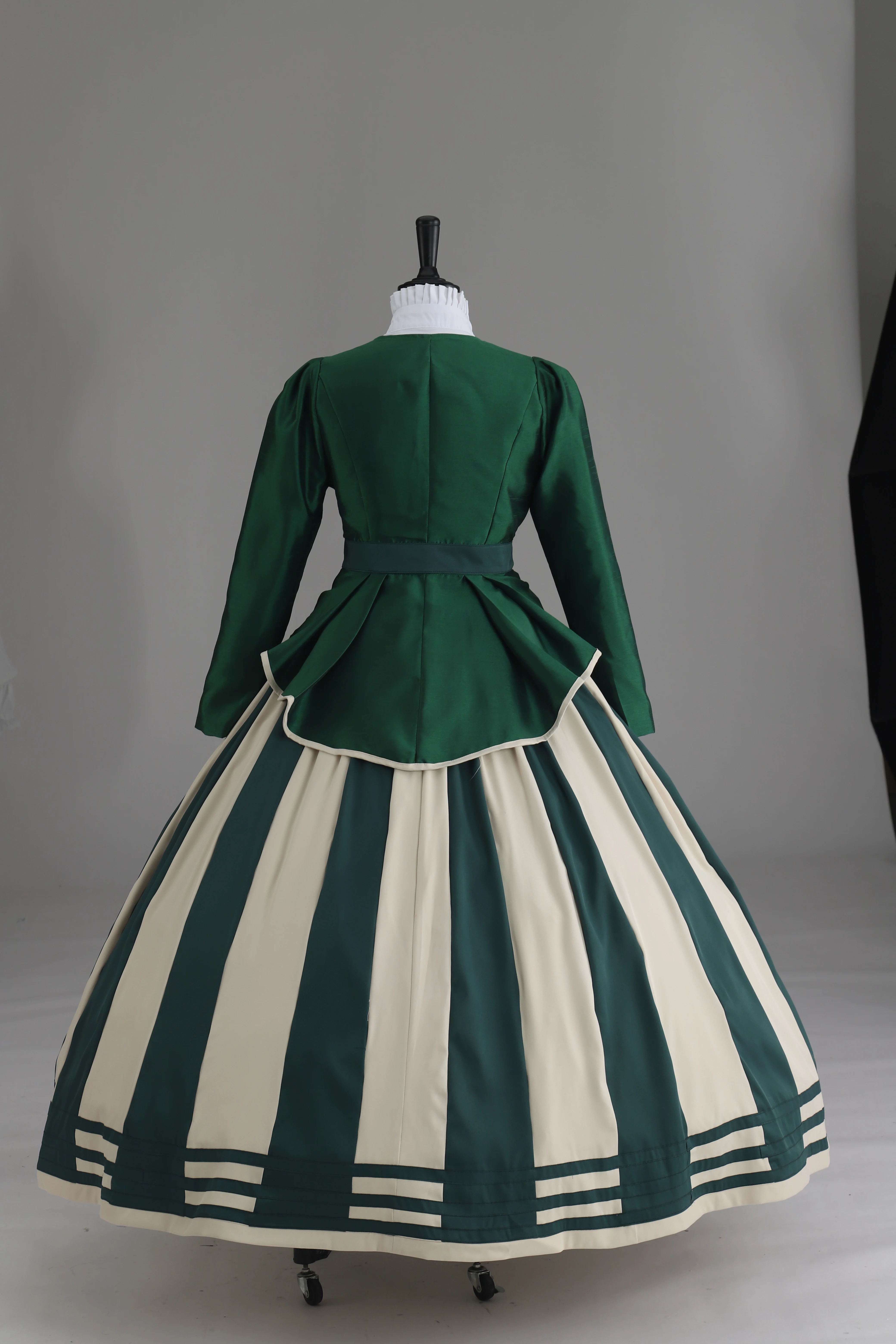 green victorian dress Emerald Green Victorian Dress,Bustle Dress, Victorian Era costume, Vic –  TwirlingDresses