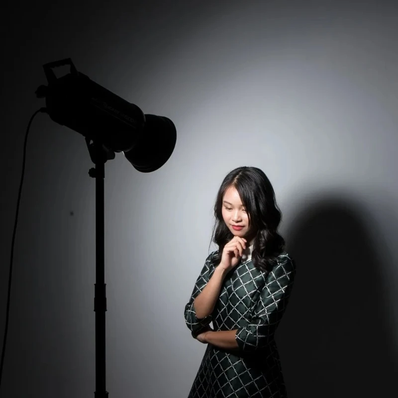 Description Picture 5 of item7” Standard Reflector Diffuser Lamp Shade Dish 55° Light Angle for Bowen Mount Studio Strobe Flash Light Speedlites