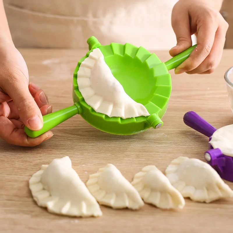 Dumpling Maker Plastic Dumplings Maker Mold Hand Dough Press Dumpling Clip DIY Ravioli Pie Mould Maker Kitchen Pastry Tools Cooking Accessories
