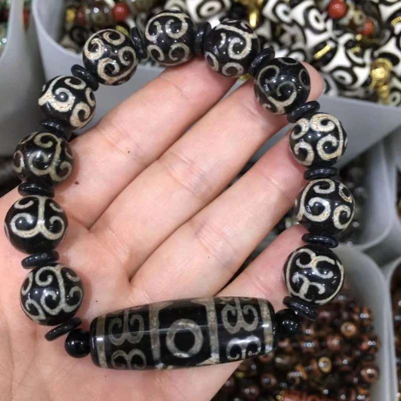 

Tibetan Pattern Second Line Agate with Nine Eyes Sky Bead Bracelet