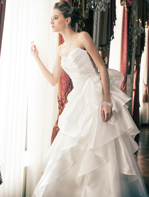 

free shipping white ivory 2022 new pleat a-line sweetheart custom made shine beaded embroidery Elegant satin Wedding Dresses
