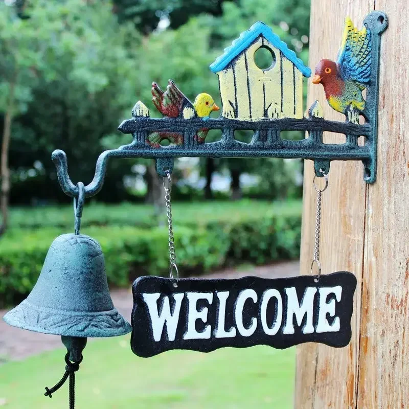 

Retro Painted Bird House Hand Cranked Clock Iron Art Sunflower Welcome Doorbell Cast Iron Rooster and Hen Access Wind Chime
