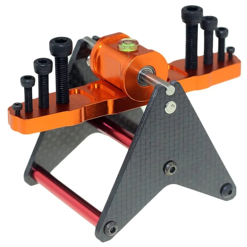 Utilisation du kit d'équilibrage dynamique pour hélices RC : hélice montée sur la tige, prête à être équilibrée.