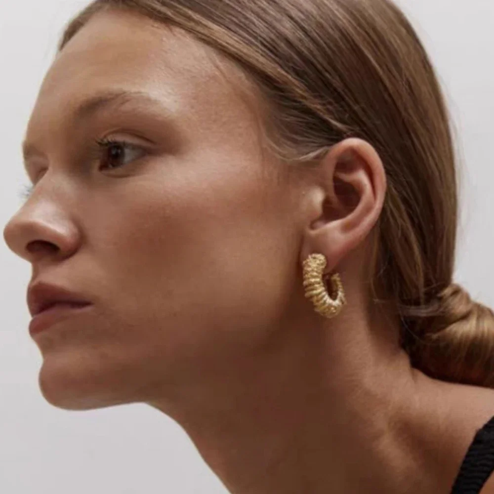 Lava Textured Striped Chunky C Shape Huggie Earrings Waterproof Stainless Steel Hypoallergenic Statement Ear Hoop Retro Jewelry