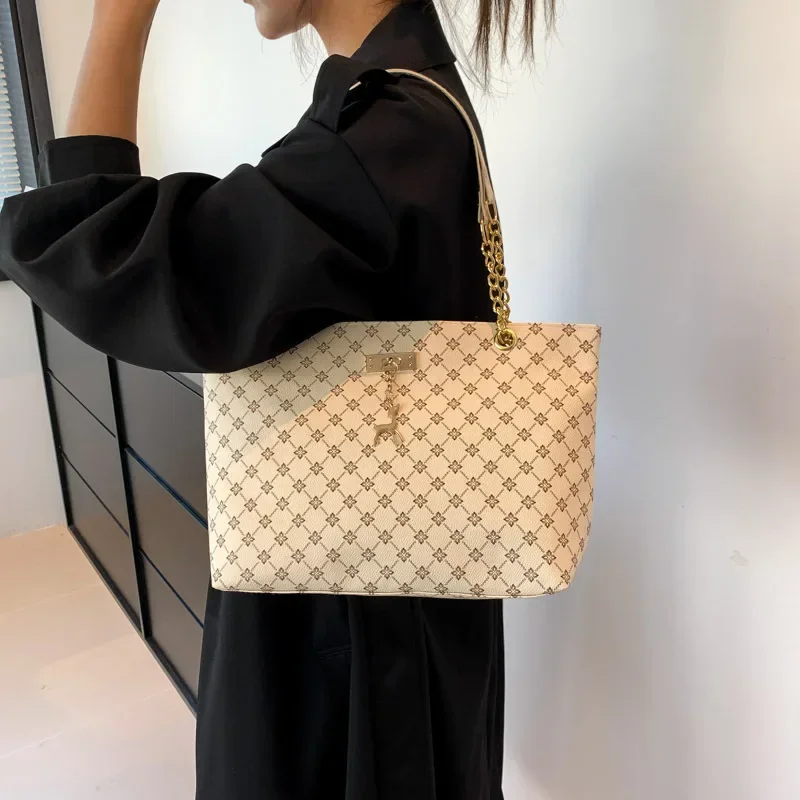 Summer High Quality PU Leather Fashion Large-capacity Shoulder Armpit Women's Bag Work Student Travel Female Retro Handbag Tote 2