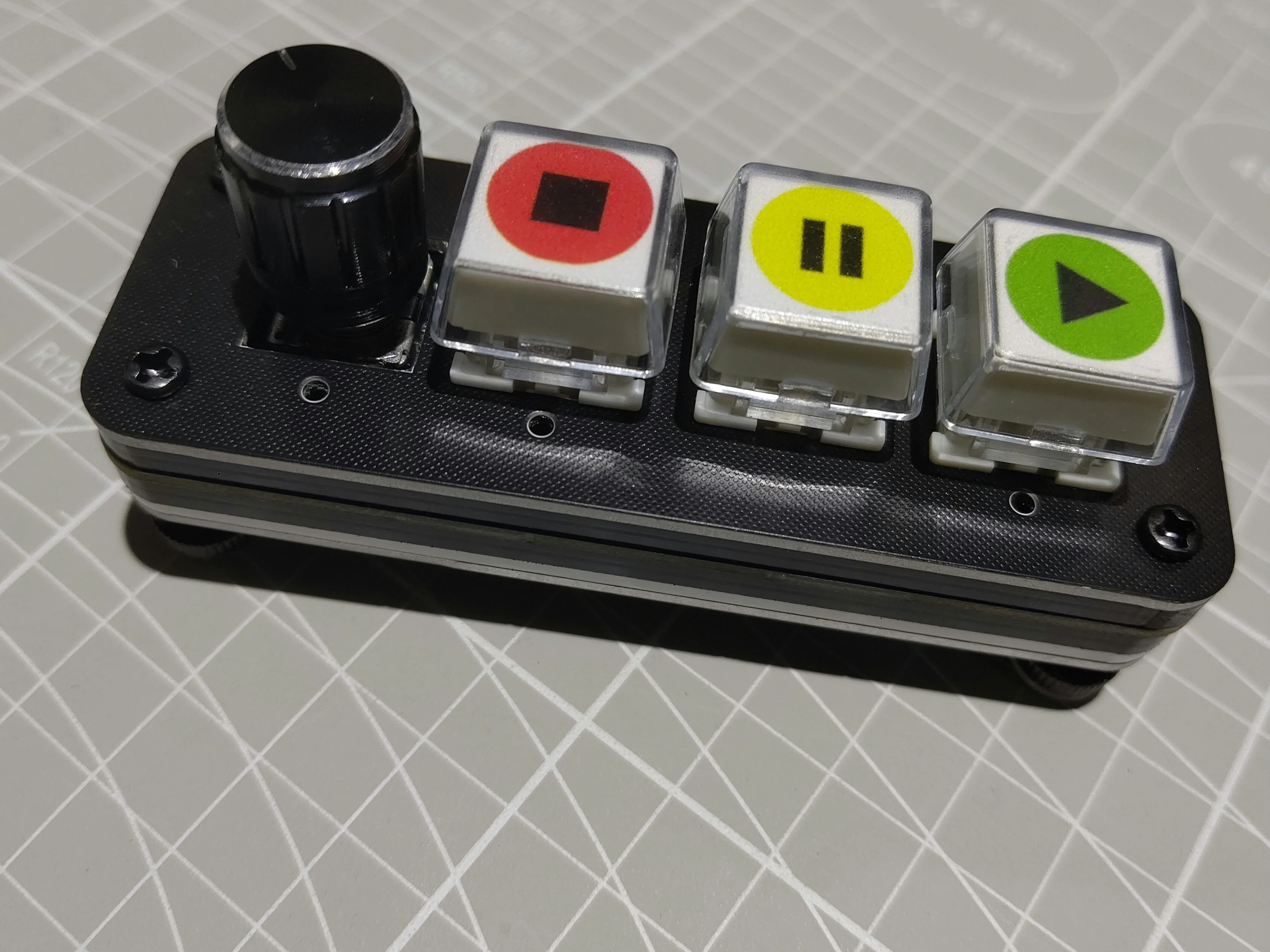 メディアコントローラー QLab controller