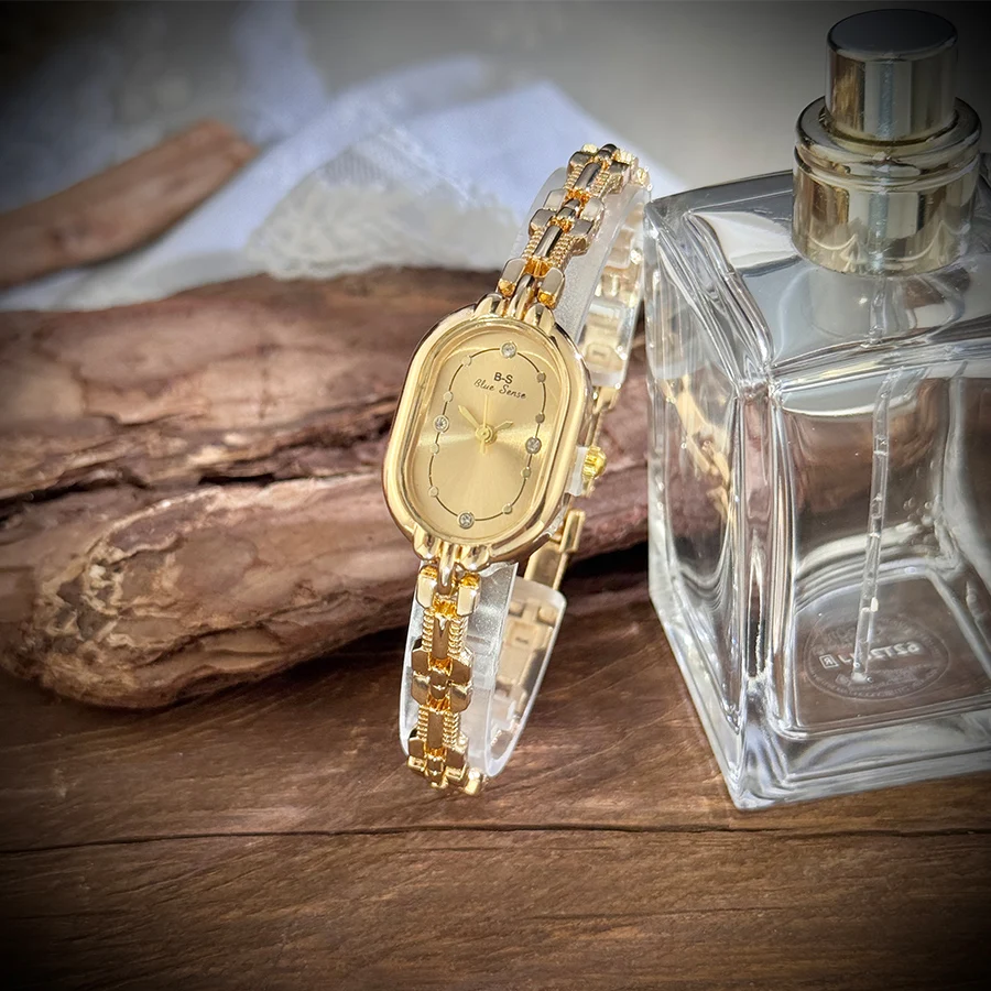 Ladies Vintage Luxury Quartz Watch with Elongated Alloy Bracelet