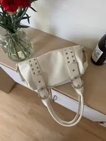 Sac à bandoulière pour femme en cuir PU tendance avec rivets, sac de moto pour fille branchée, sac sous le bras pour femme, grand sac à main pour femme, noir 6