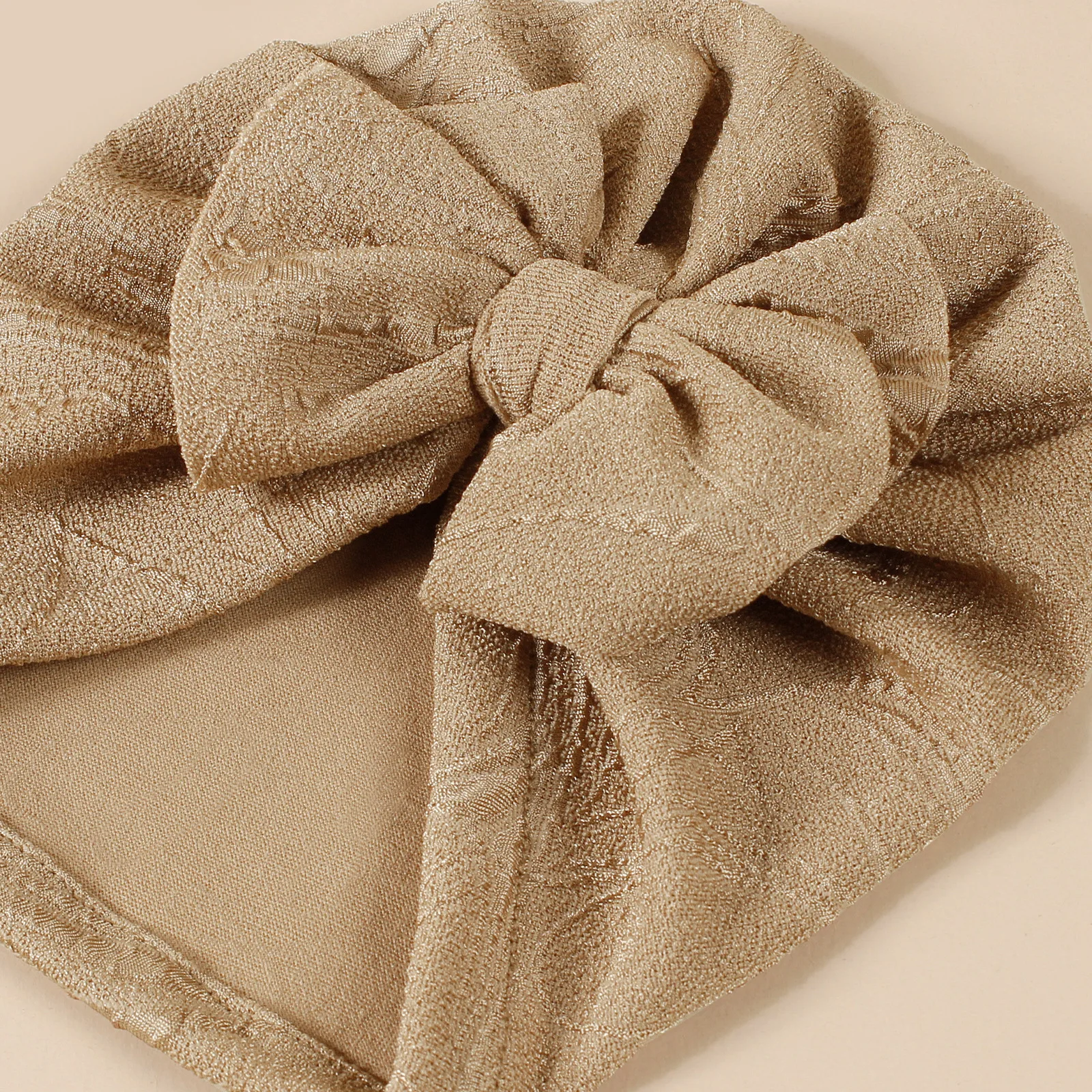 Рисунок 3 - Вязаная шапка с бантом для маленьких девочек