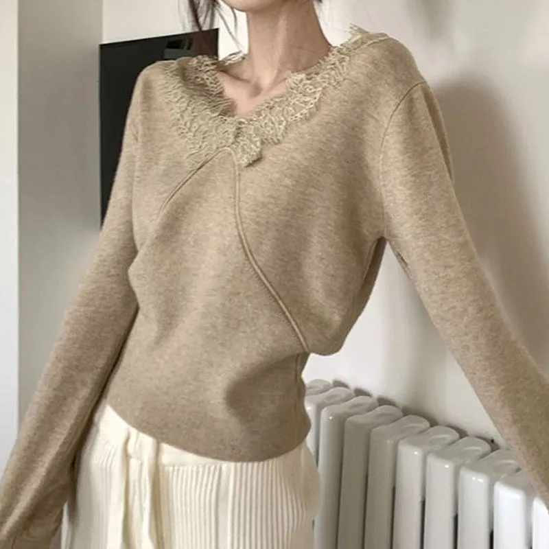 

Female Elegant Lace Spliced Solid Color Knitted Pullovers 2023 Autumn Winter Women's Clothing Fashion V-Neck All-match Sweaters