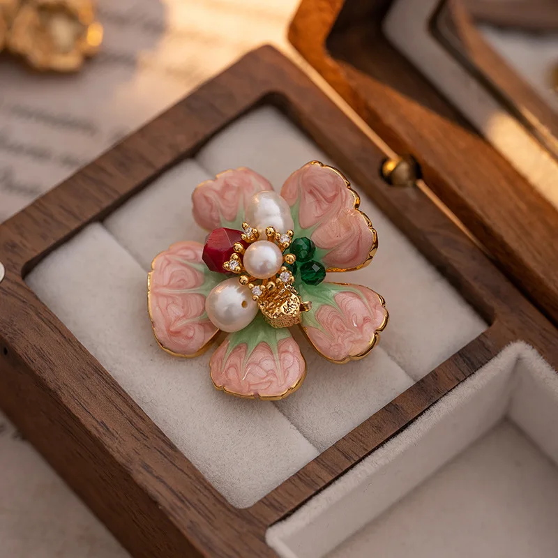 Light luxury vintage flower natural pearl brooch for women