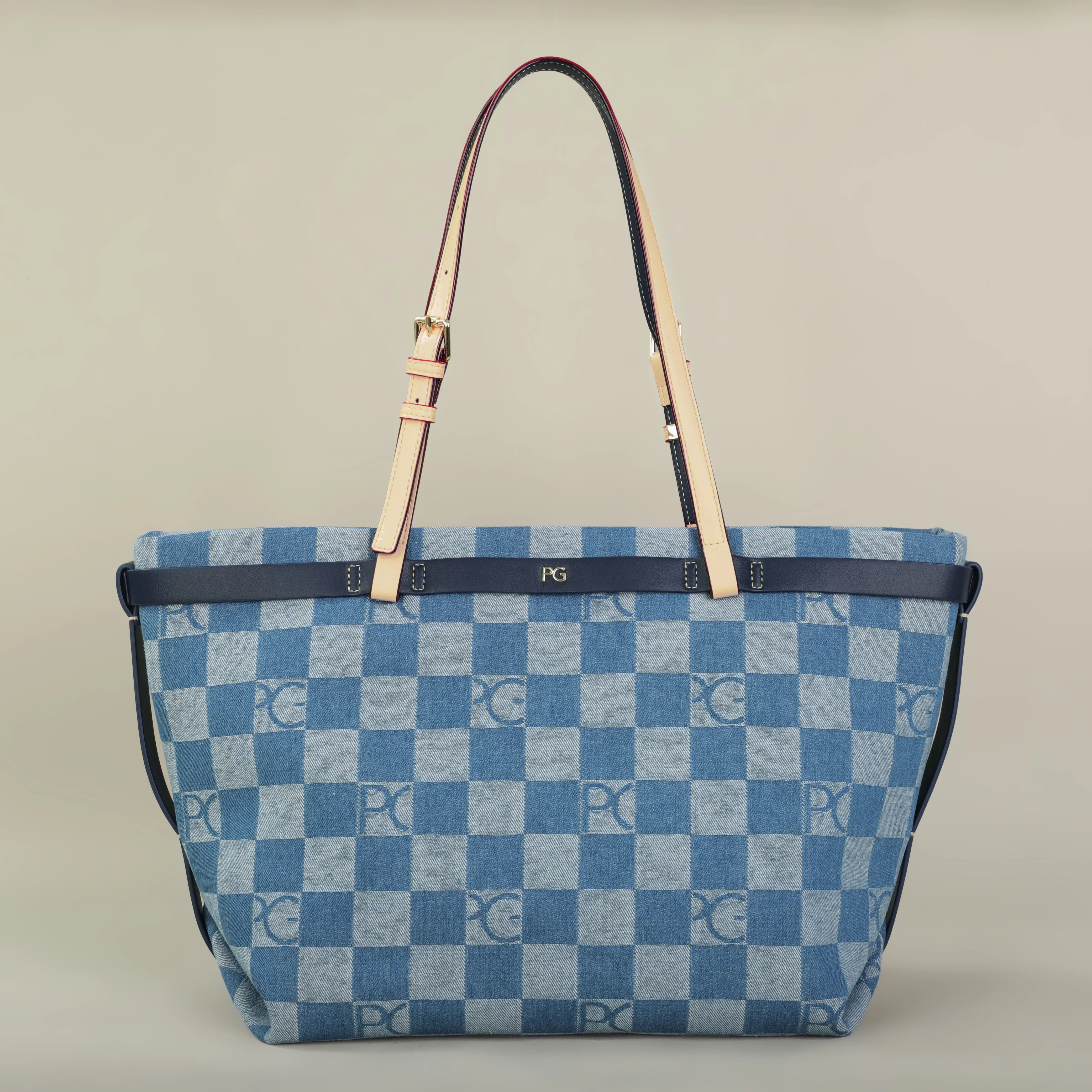 Shoulder bag side angle