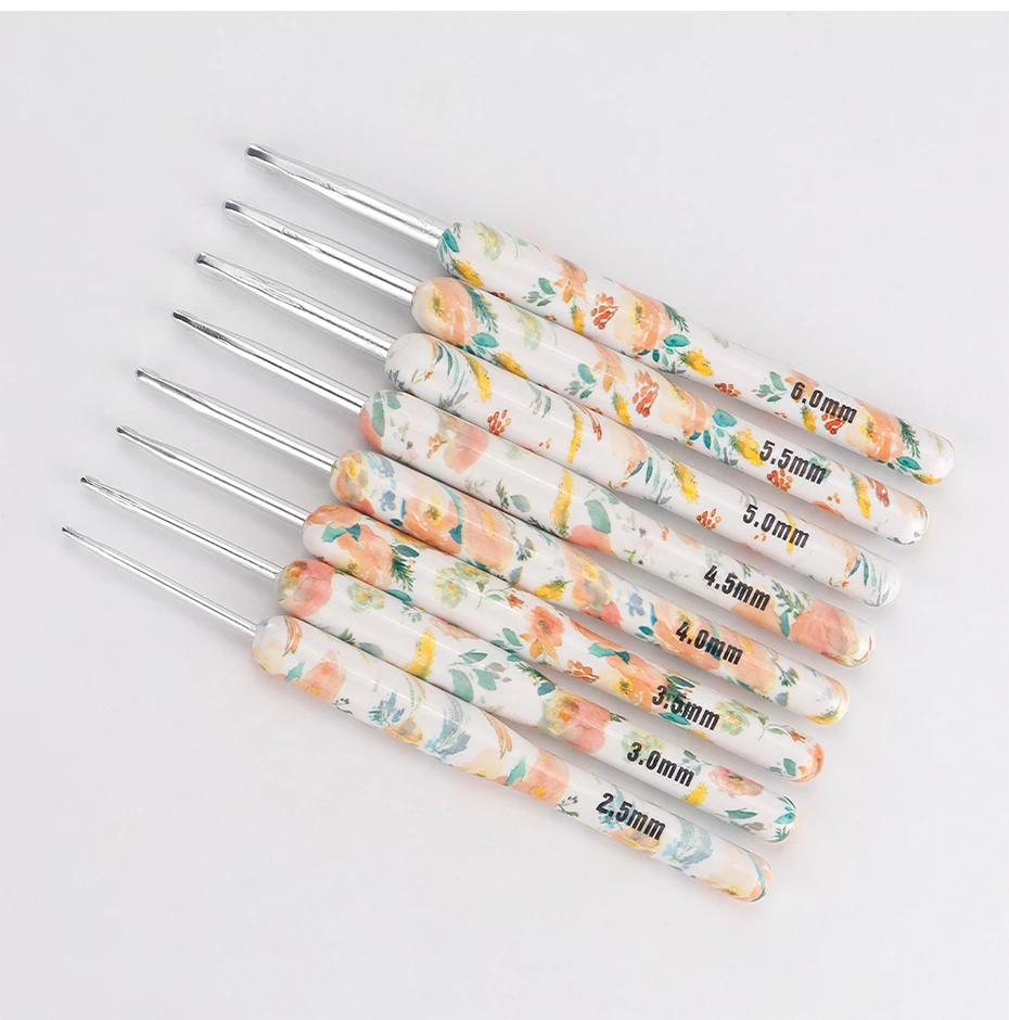 8 Size Crochet Hooks Set, MultiColor, 2(B)-6mm(J) Ergonomic Crochet Hooks with Case for Arthritic Hands, Crochet Lovers Gift