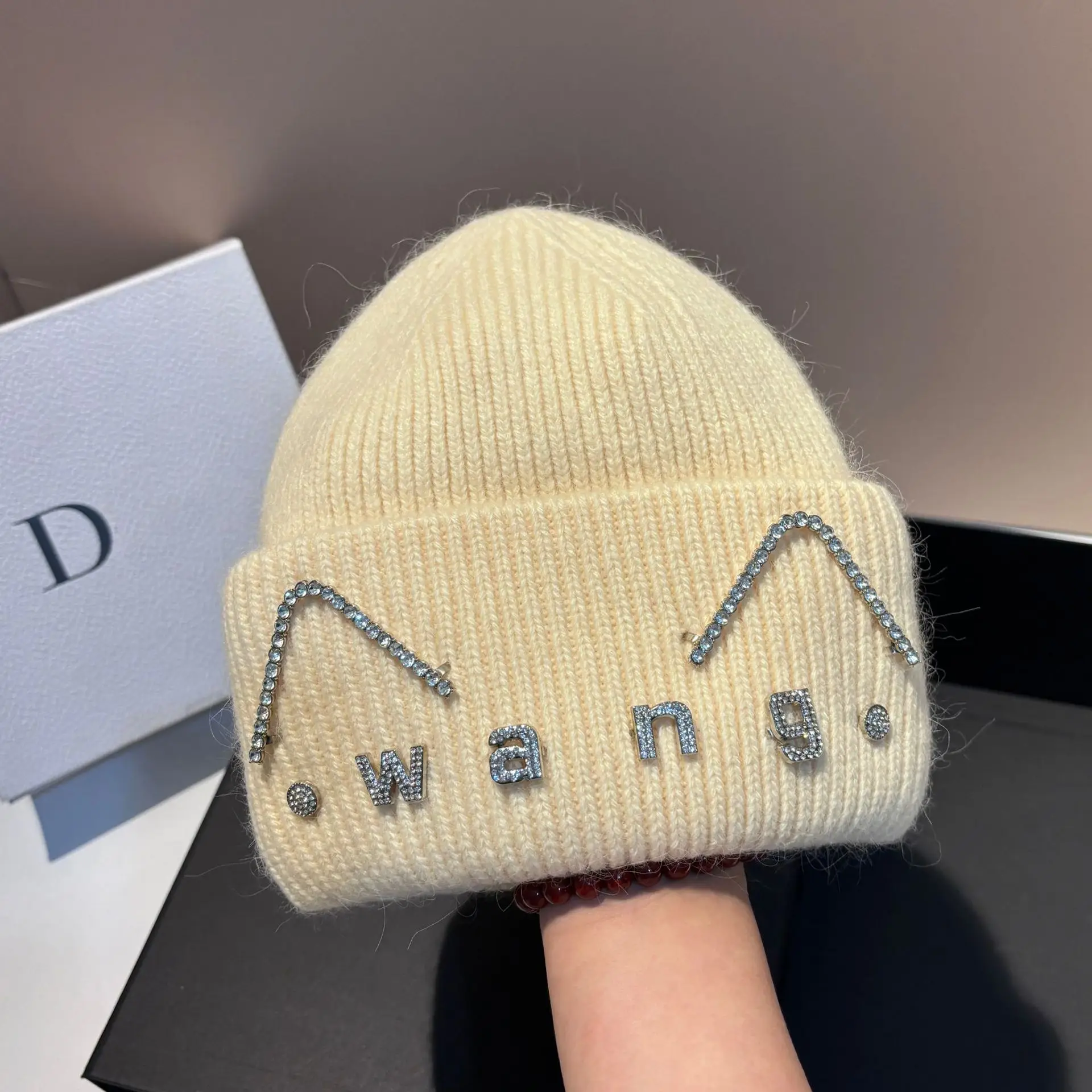 Inverno nuove lettere Wang orecchie di gatto carino pelliccia di coniglio cappello lavorato a maglia berretto caldo addensato all'aperto femminile
_voghion.com