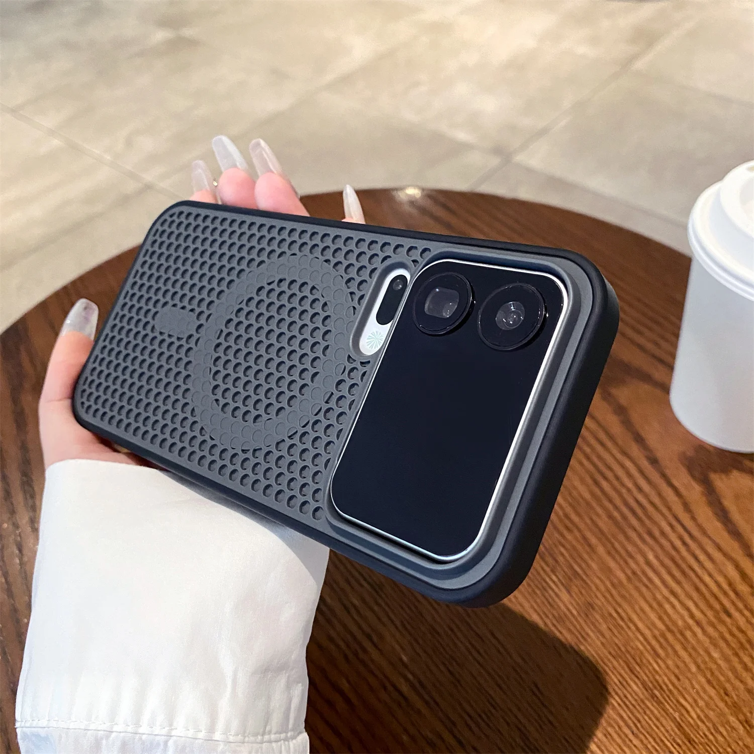 Magnetic Cooling Heat Dissipation Breathable Mesh Phone Case with Hard Back Cover