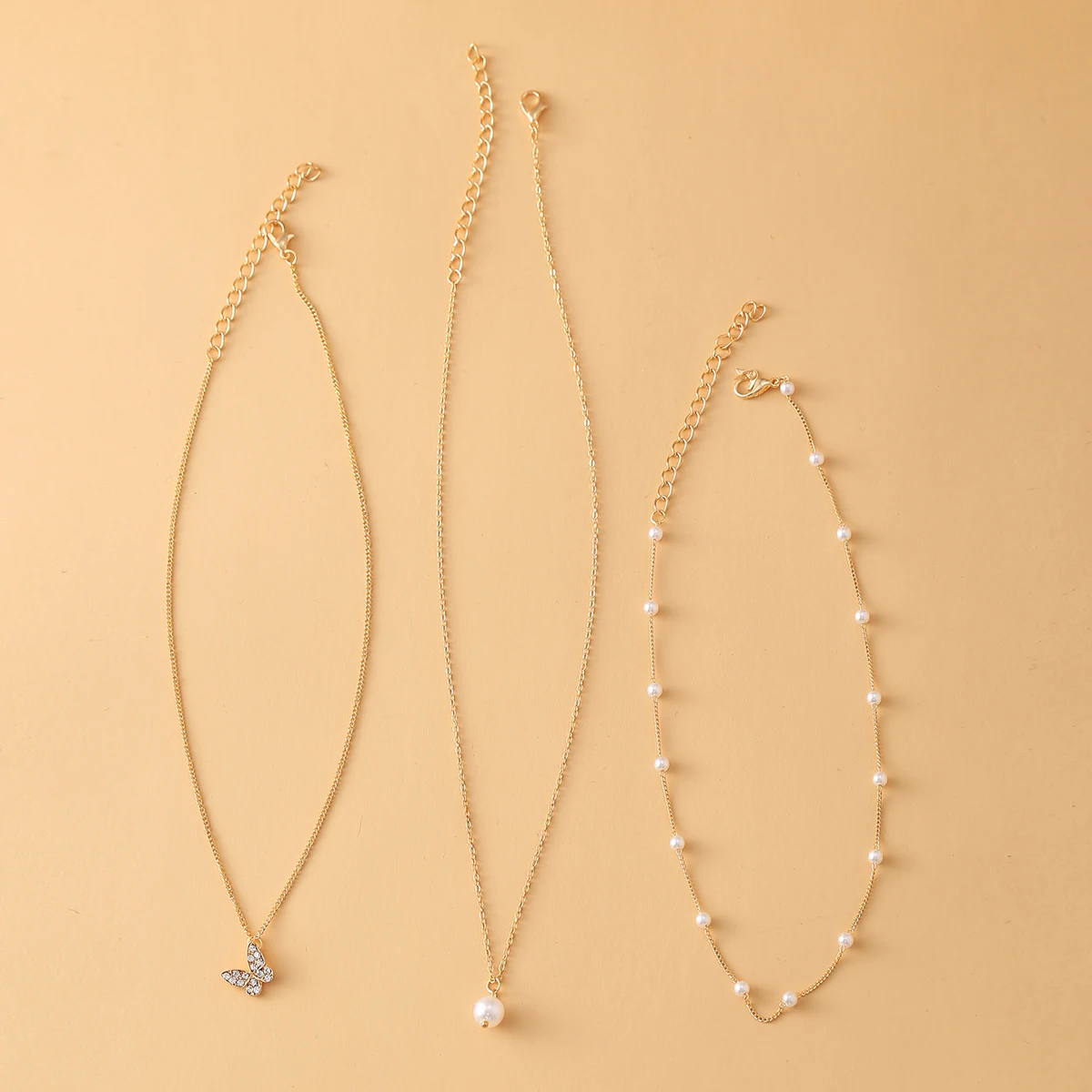 Add a touch of elegance with this Gold Alloy Necklace for Women, featuring a timeless design crafted from durable zinc alloy. Perfect for any occasion, this trendy piece effortlessly enhances your style