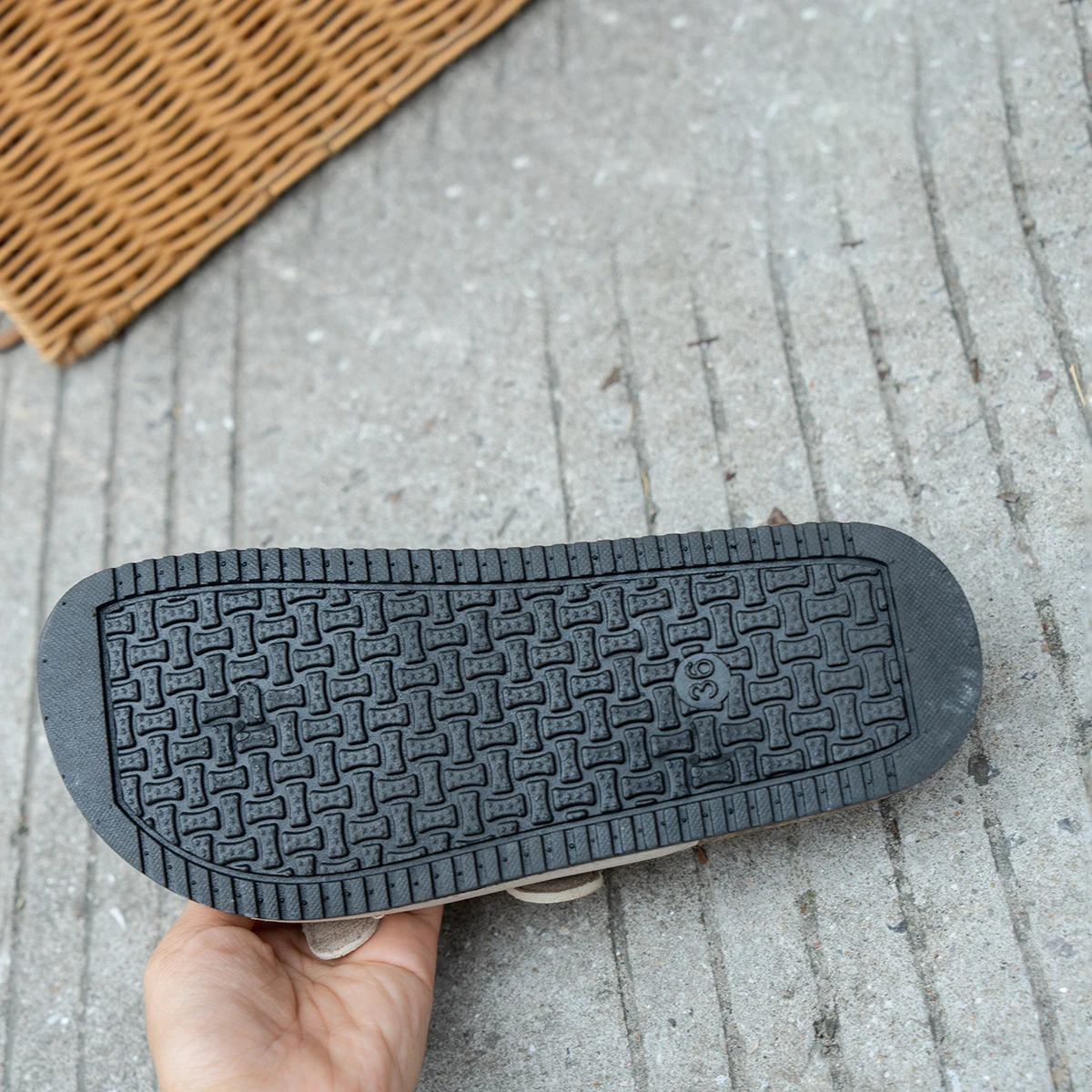 Women's Slippers Are Fashionable, Versatile, Casual and Comfortable, Thick-Soled Wear-Resistant Slippers for Home and Outings - 6