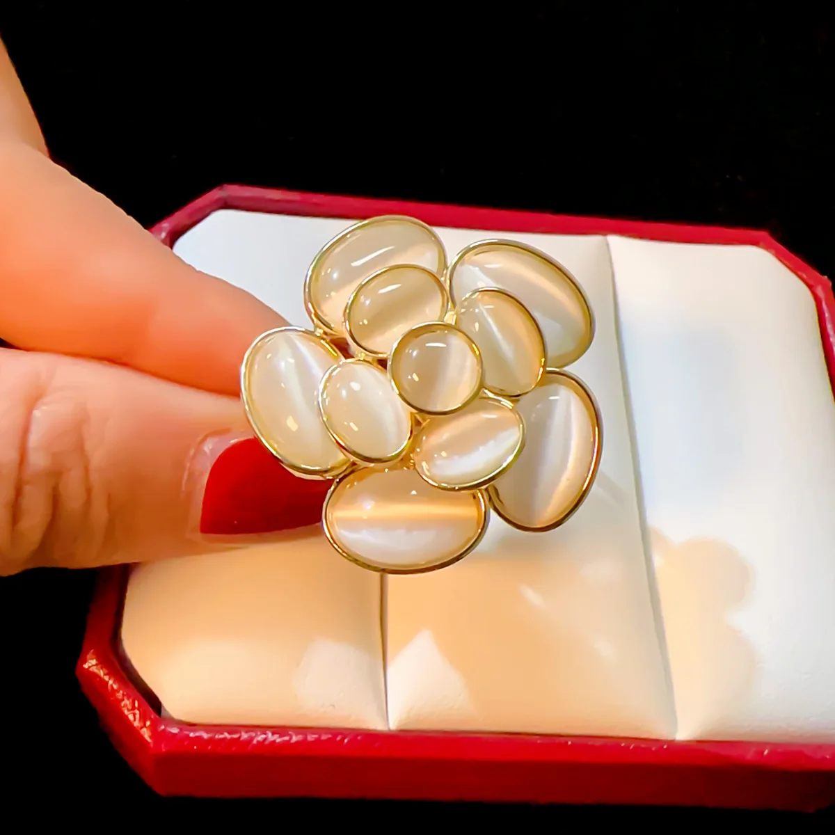 Little Fragrance CHA Flower Silk Scarf Buckle Is Fashionable And Versatile, Opal Flower Scarf Buckle Is Popular Corner Buckle