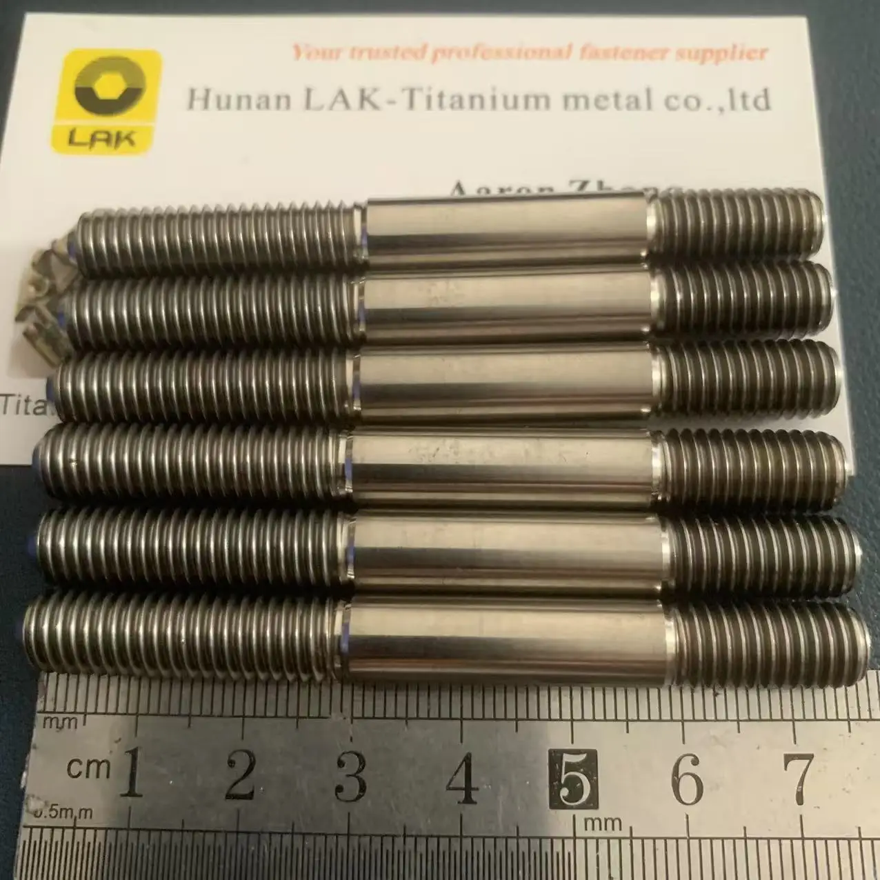 ברגים/ברגים מסוג M8*33 35 37 39 41 45 49 53 62 75 Gr5 מתכת טיטניום לצינור פליטה של מנוע