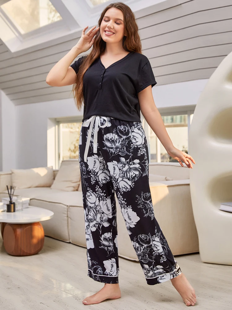 Plus Size XL-4XL Oversized Sleepwear V Necked Women's Pajamas Sets Autumn Short Sleeve T-Shirt and Flower Print Trousers Suit 1