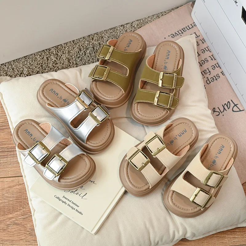 

Новинка лета 2024, детские тапочки для девочек, модная удобная мягкая подошва, универсальная Нескользящая пляжная обувь в Корейском стиле