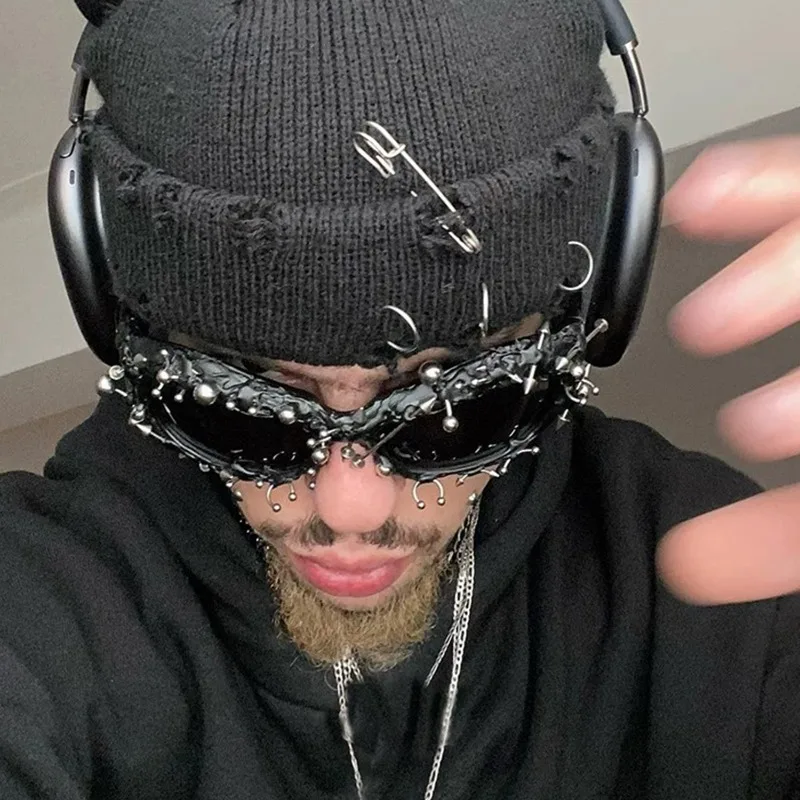 Cyberpunk Demon Rivet Spike Decor Goggles Wild Rock Sun Glasses Women Men Punk Cool Eyeglasses Fashion Sunglasses Shade Eyewear