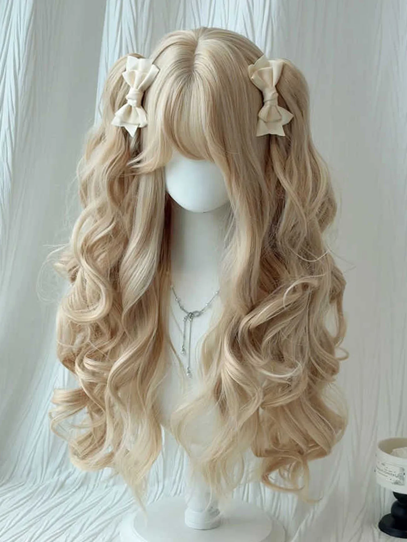 Natural Blonde Synthetic Hair Wigs for Women with Bangs